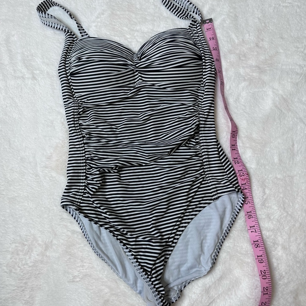Bond-Eye Swimsuit - Picture 11 of 11